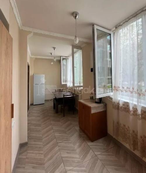 2 Սենյականոց Բնակարան Քարե Շենքում, 44քմ, 2/5 հարկ, Կապիտալ Վերանորոգված, Կահավորված