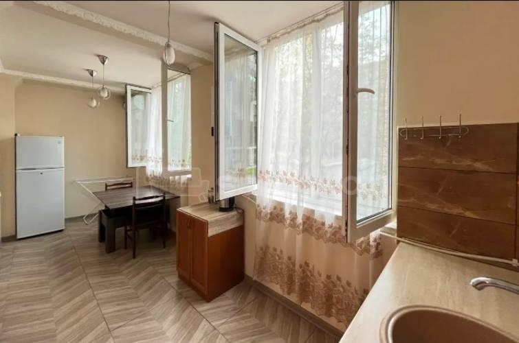 2 Սենյականոց Բնակարան Քարե Շենքում, 44քմ, 2/5 հարկ, Կապիտալ Վերանորոգված, Կահավորված