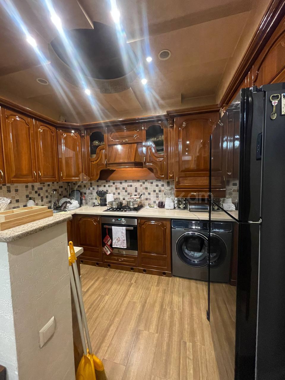 4 Սենյականոց Բնակարան Քարե Շենքում, 82քմ, 3/4 հարկ, Կապիտալ Վերանորոգված