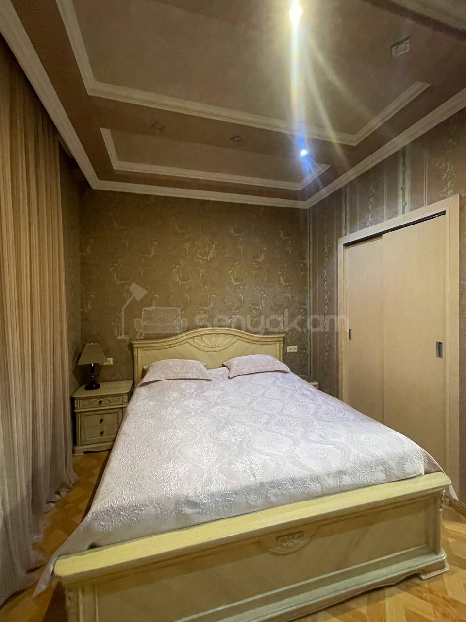 4 Սենյականոց Բնակարան Քարե Շենքում, 82քմ, 3/4 հարկ, Կապիտալ Վերանորոգված