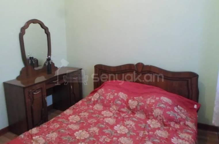 2 Սենյականոց Բնակարան Քարե Շենքում, 40քմ, 5/5 հարկ, Կապիտալ Վերանորոգված, Կահավորված