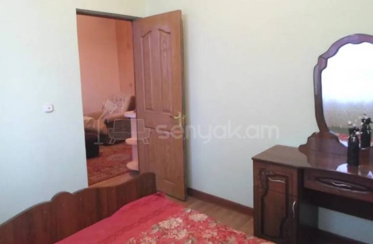 2 Սենյականոց Բնակարան Քարե Շենքում, 40քմ, 5/5 հարկ, Կապիտալ Վերանորոգված, Կահավորված