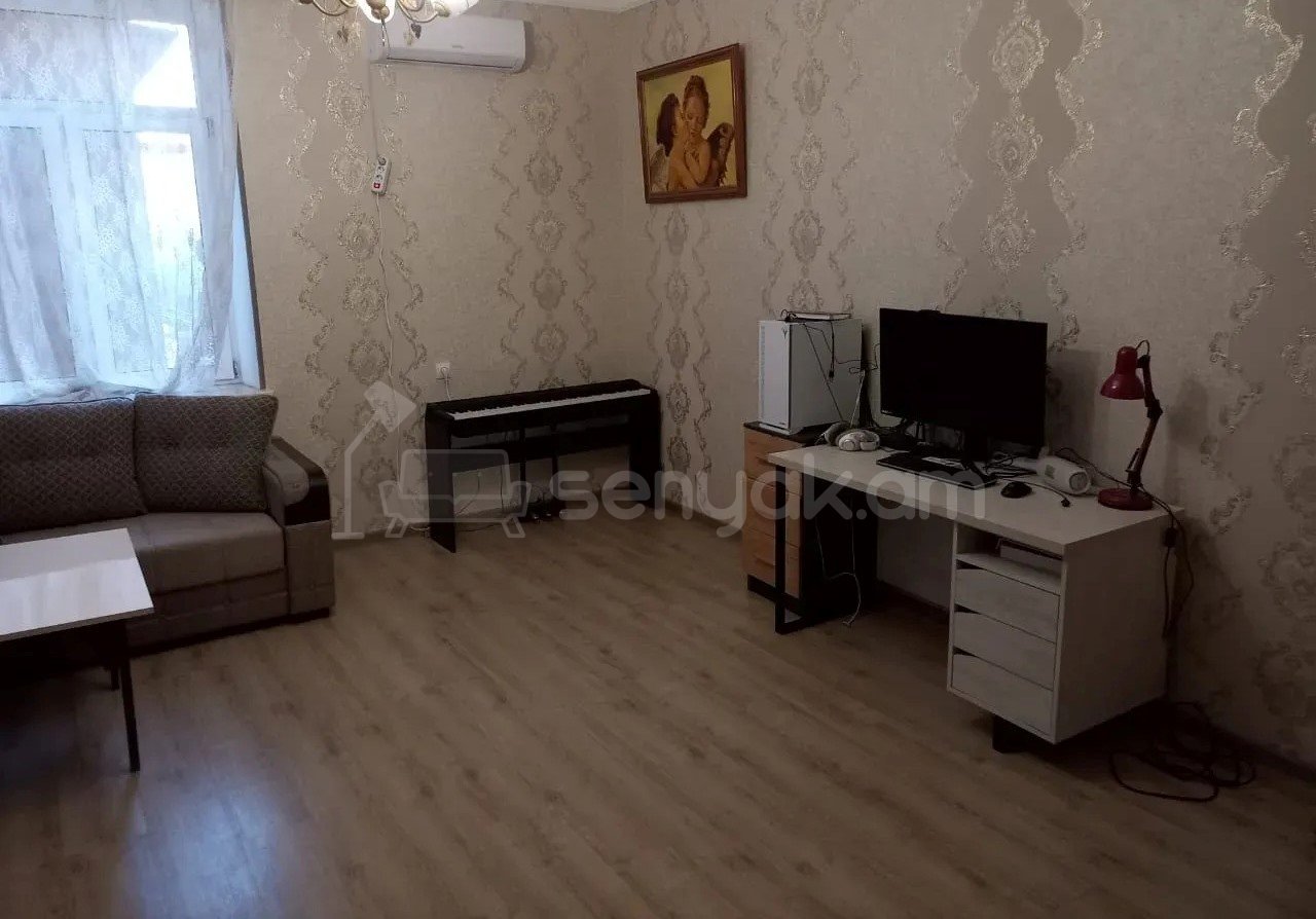 2 Սենյականոց Բնակարան Քարե Շենքում, 65քմ, 3/4 հարկ, Կոսմետիկ Վերանորոգված