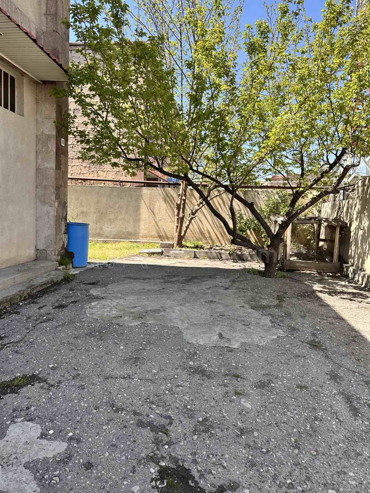 3 Սենյականոց Սեփական Տուն, 380քմ, Նորմալ Վիճակում, Ավտոտնակով