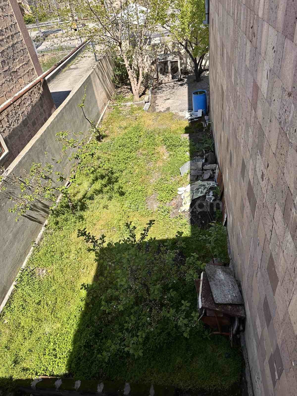 3 Սենյականոց Սեփական Տուն, 380քմ, Նորմալ Վիճակում, Ավտոտնակով