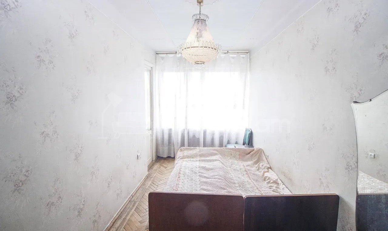 3 Սենյականոց Բնակարան Քարե Շենքում, 90քմ, 4/6 հարկ, Պետական Վիճակում