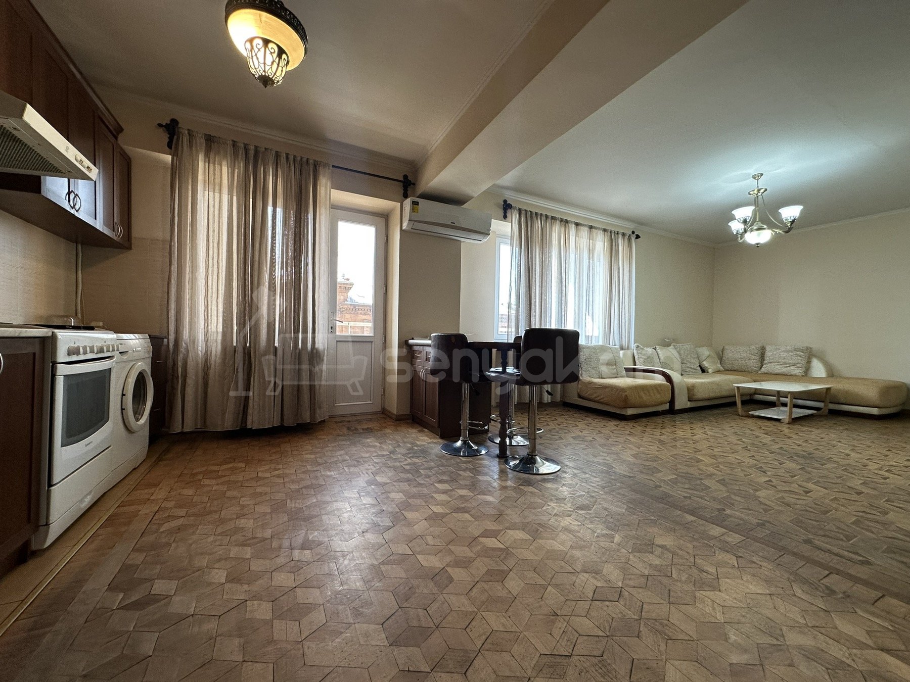 2 Սենյականոց Բնակարան Քարե Շենքում, 62քմ, 4/5 հարկ, Կոսմետիկ Վերանորոգված
