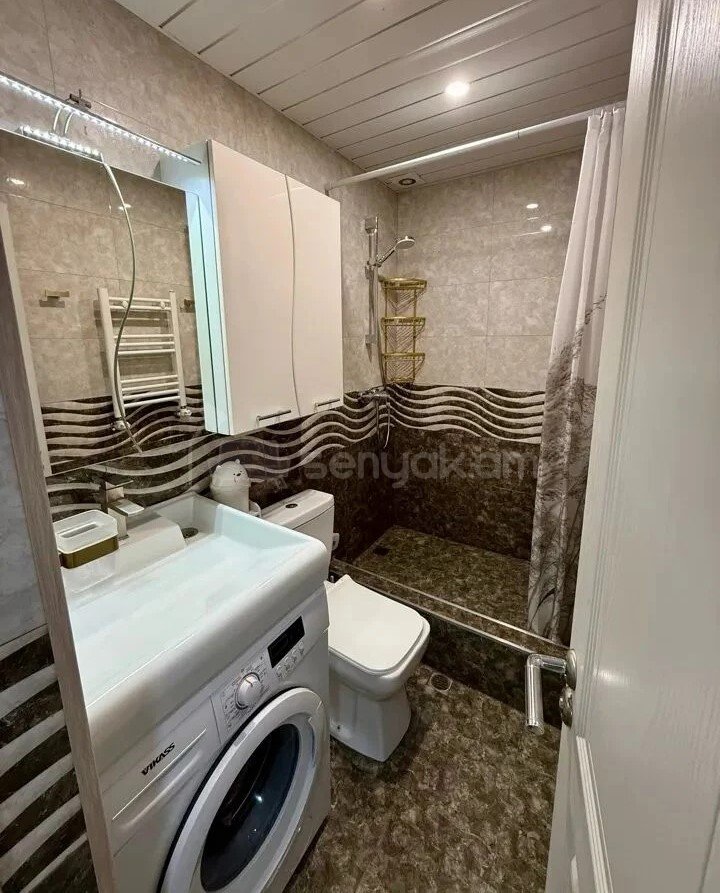 2 Սենյականոց Բնակարան Քարե Շենքում, 32քմ, 5/5 հարկ, Կապիտալ Վերանորոգված