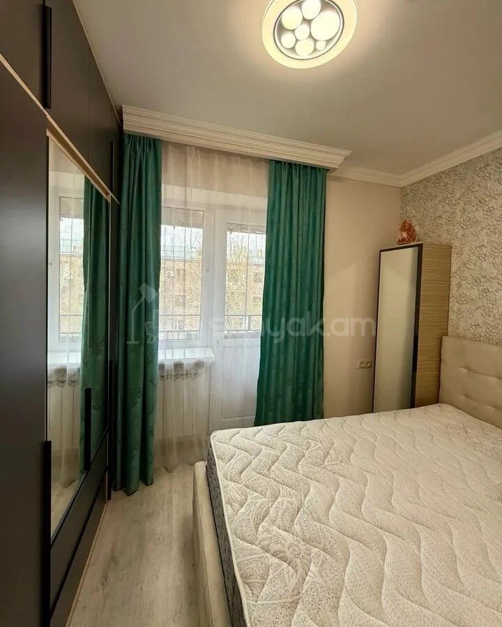 2 Սենյականոց Բնակարան Քարե Շենքում, 32քմ, 5/5 հարկ, Կապիտալ Վերանորոգված