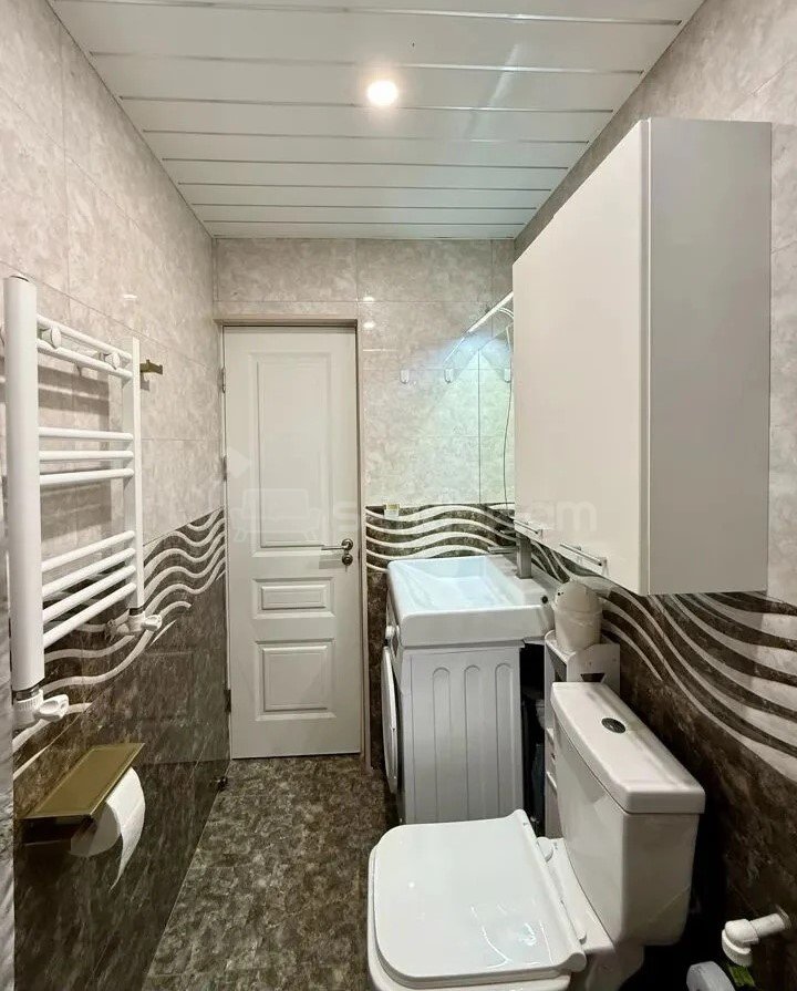 2 Սենյականոց Բնակարան Քարե Շենքում, 32քմ, 5/5 հարկ, Կապիտալ Վերանորոգված