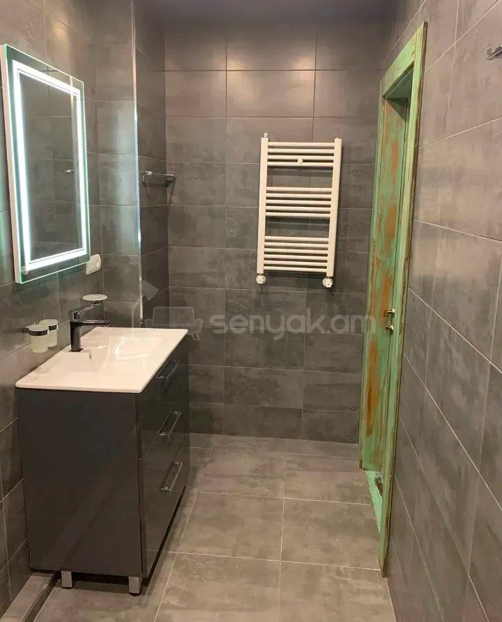 2 Սենյականոց Բնակարան Նորակառույցում, 70քմ, 2/4 հարկ, Դիզայներական Վերանորոգված, Կահավորված
