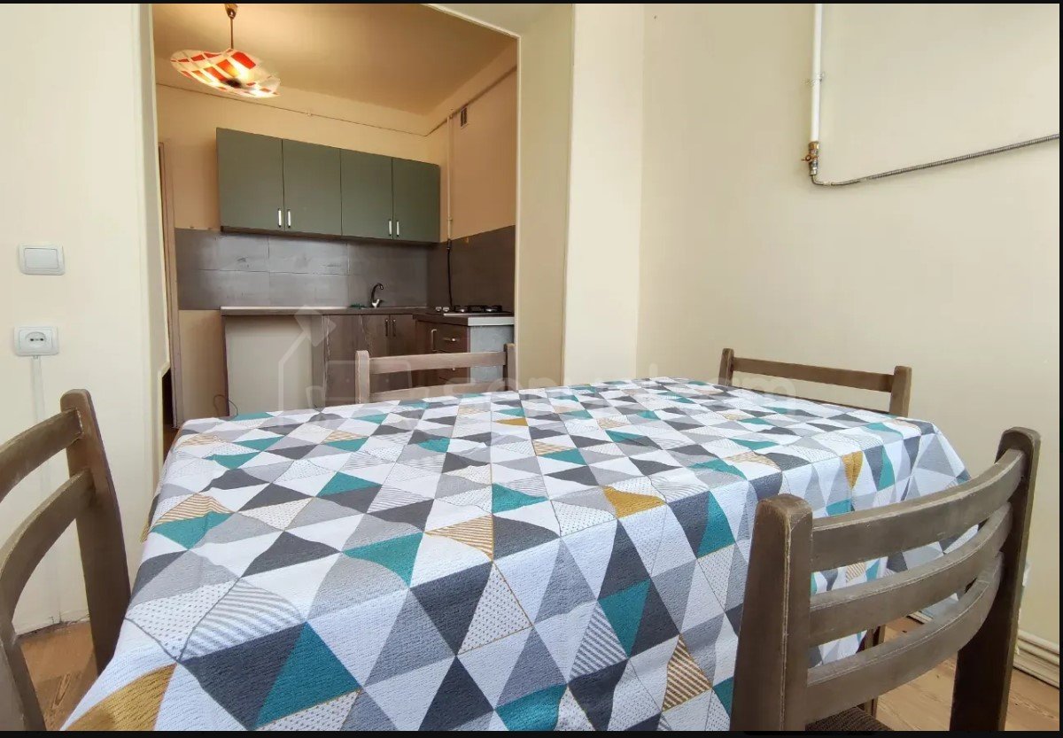 2 Սենյականոց Բնակարան Քարե Շենքում, 45քմ, 4/5 հարկ, Նորմալ Վիճակում, Կահավորված