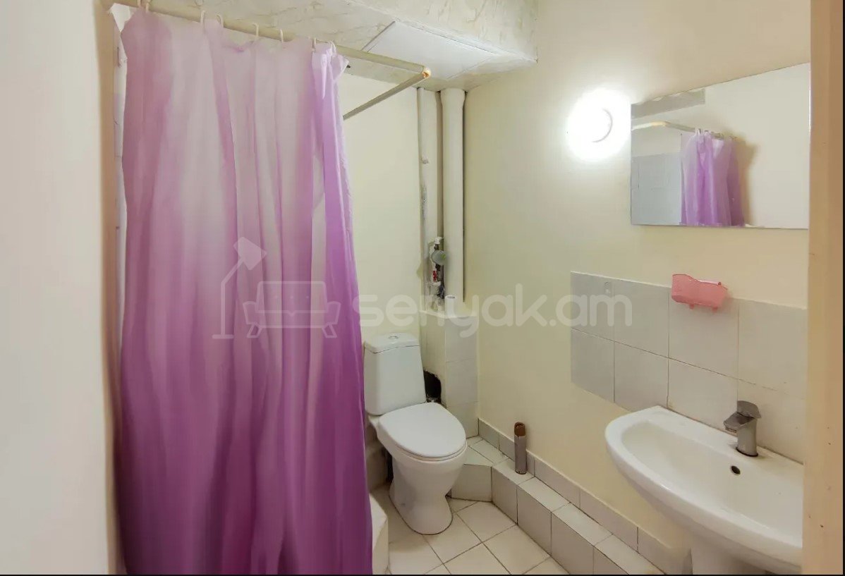 2 Սենյականոց Բնակարան Քարե Շենքում, 45քմ, 4/5 հարկ, Նորմալ Վիճակում, Կահավորված
