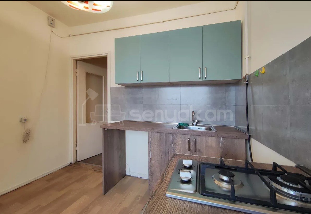 2 Սենյականոց Բնակարան Քարե Շենքում, 45քմ, 4/5 հարկ, Նորմալ Վիճակում, Կահավորված