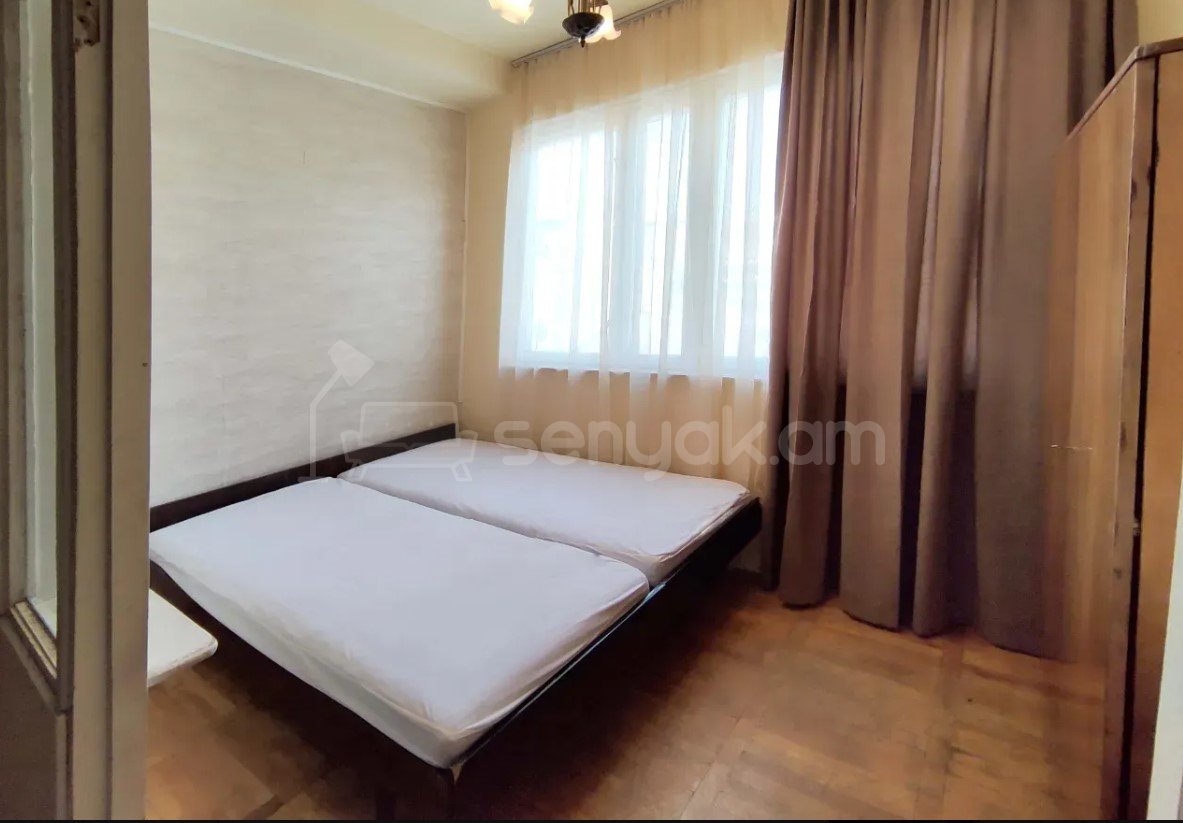 2 Սենյականոց Բնակարան Քարե Շենքում, 45քմ, 4/5 հարկ, Նորմալ Վիճակում, Կահավորված