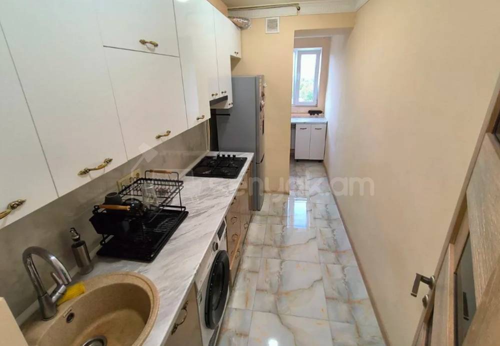 2 Սենյականոց Բնակարան Քարե Շենքում, 48քմ, 5/5 հարկ, Դիզայներական Վերանորոգված, Կահավորված, Արևկող