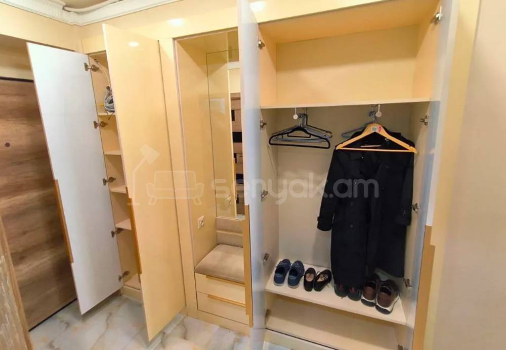 2 Սենյականոց Բնակարան Քարե Շենքում, 48քմ, 5/5 հարկ, Դիզայներական Վերանորոգված, Կահավորված, Արևկող