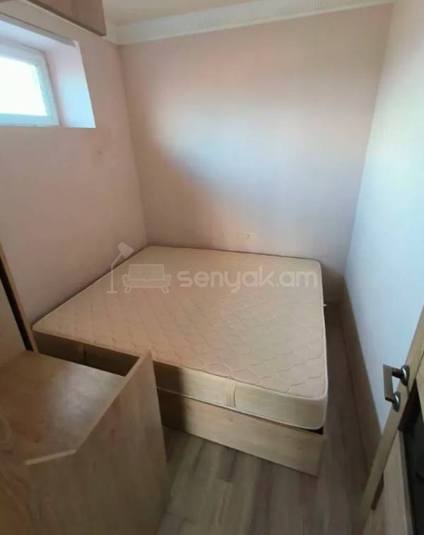 2 Սենյականոց Բնակարան Քարե Շենքում, 48քմ, 5/5 հարկ, Դիզայներական Վերանորոգված, Կահավորված, Արևկող