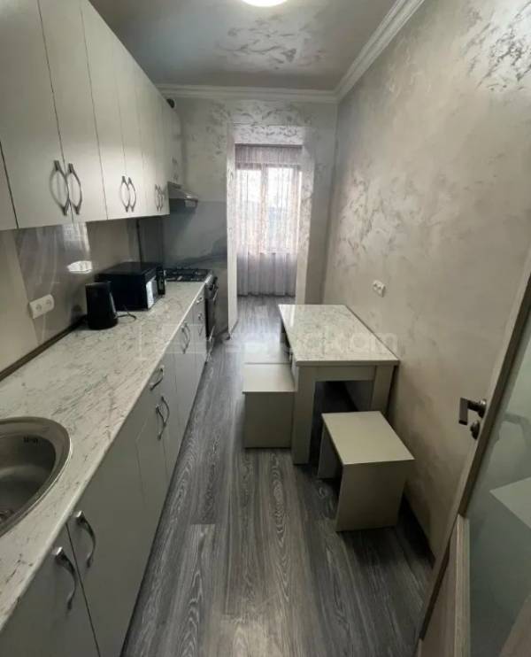 1 Սենյականոց Բնակարան Քարե Շենքում, 47քմ, 2/9 հարկ, Կապիտալ Վերանորոգված, Կահավորված, Արևկող