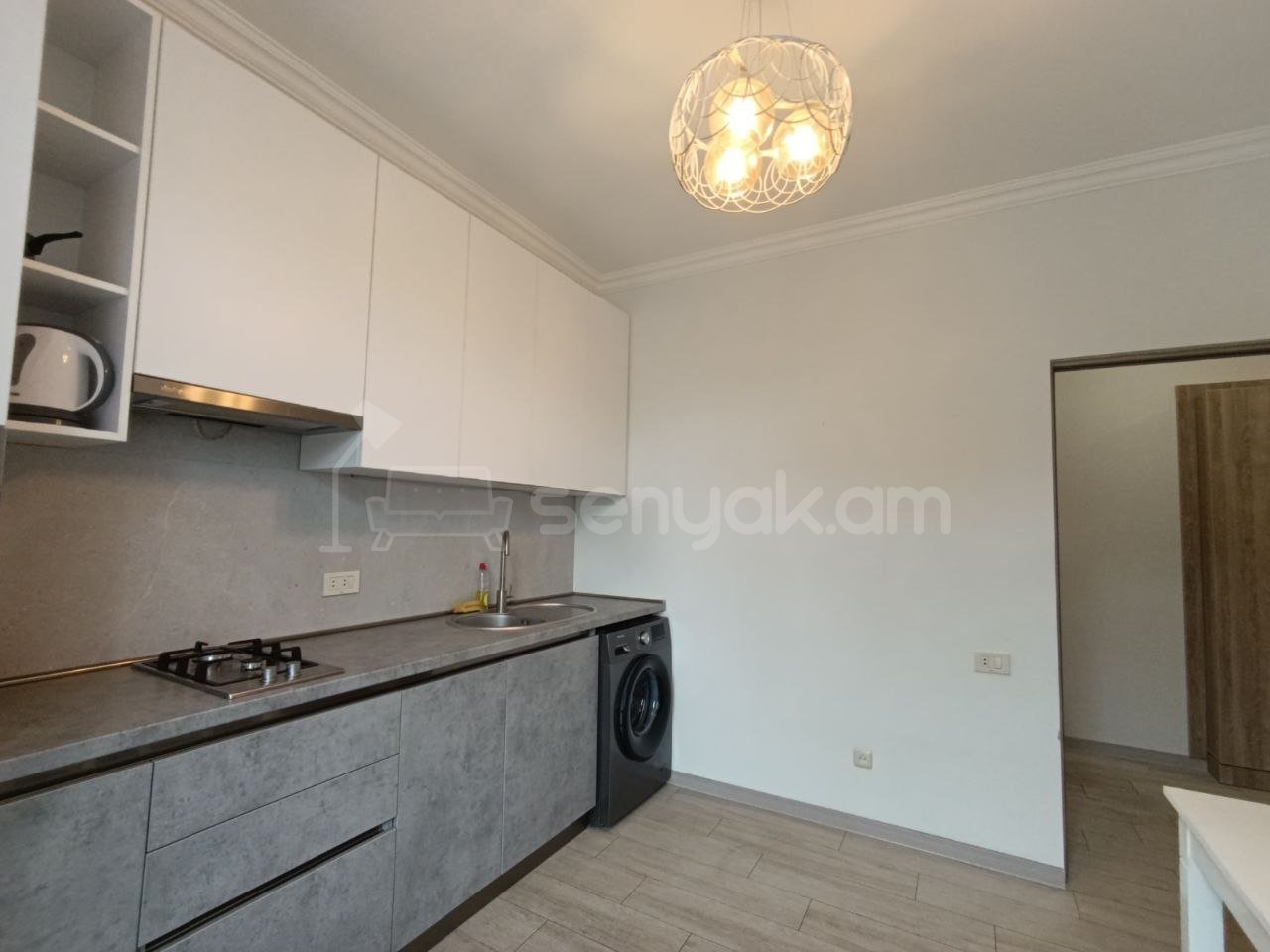 2 Սենյականոց Բնակարան Քարե Շենքում, 56քմ, 2/5 հարկ, Կապիտալ Վերանորոգված