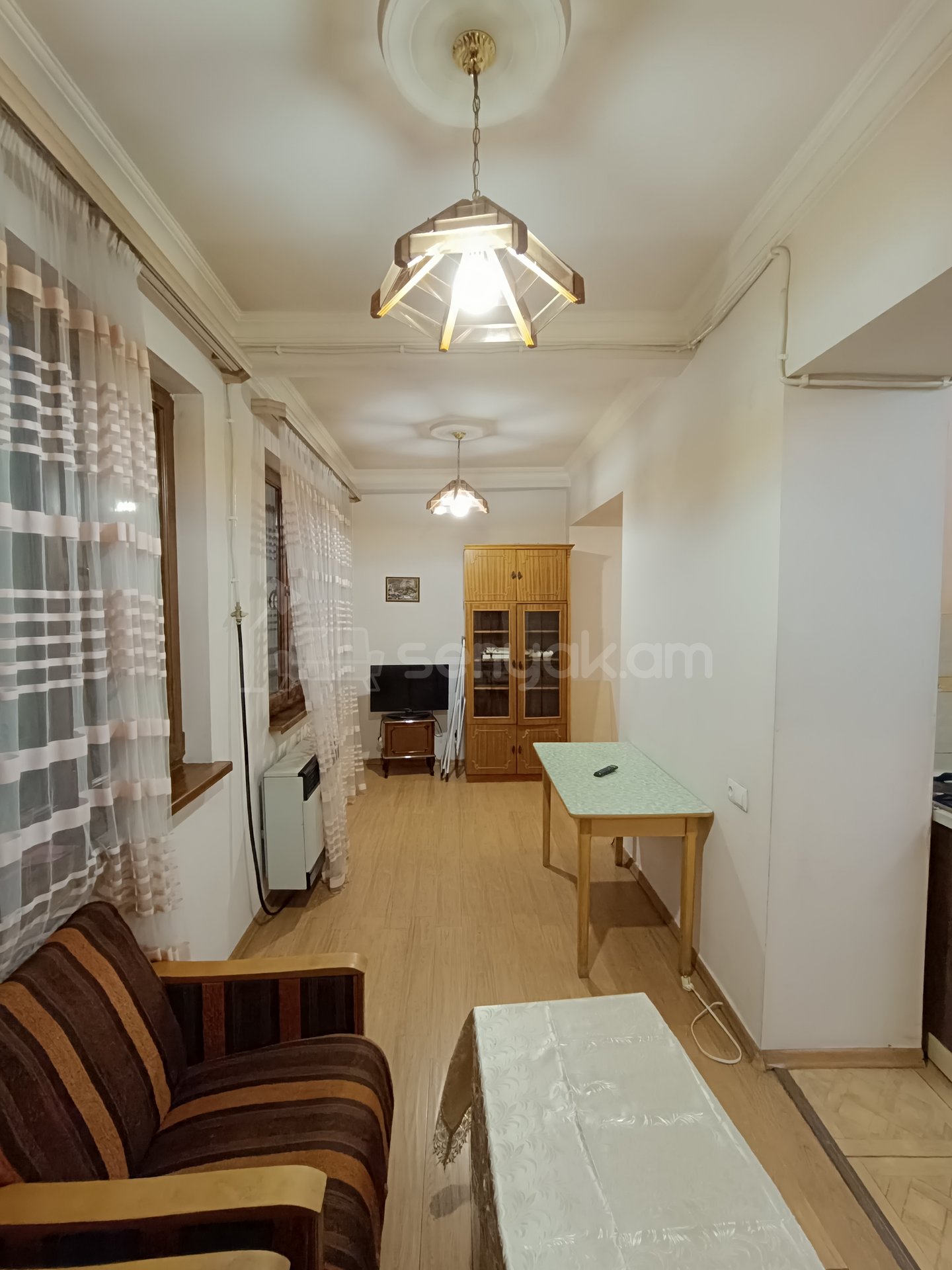 3 Սենյականոց Բնակարան Քարե Շենքում, 60քմ, 4/5 հարկ, Կապիտալ Վերանորոգված, Կահավորված