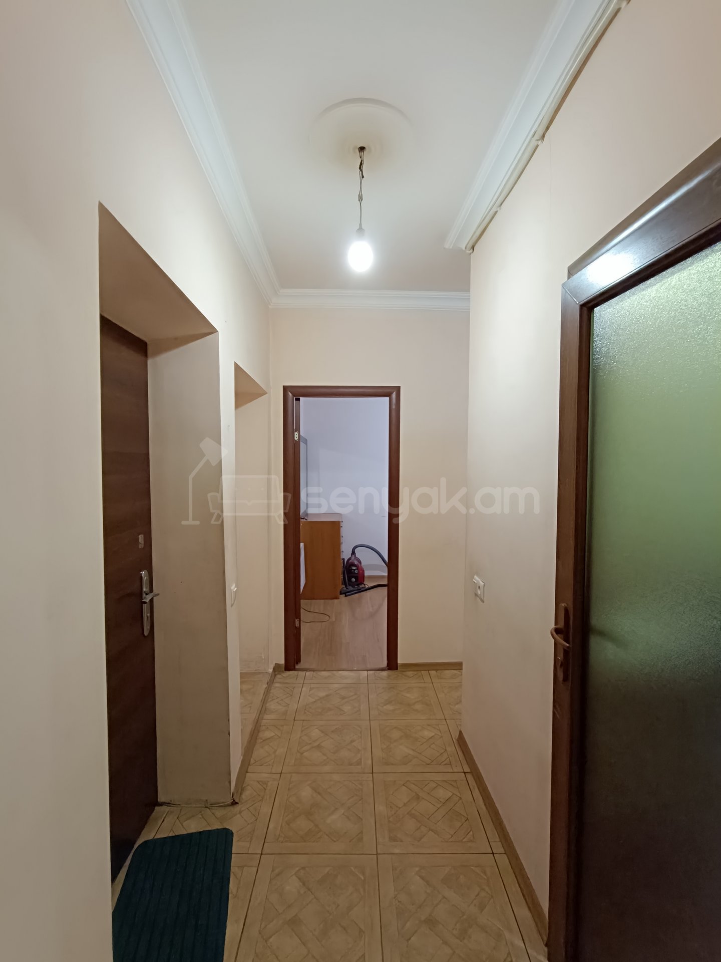 3 Սենյականոց Բնակարան Քարե Շենքում, 60քմ, 4/5 հարկ, Կապիտալ Վերանորոգված, Կահավորված