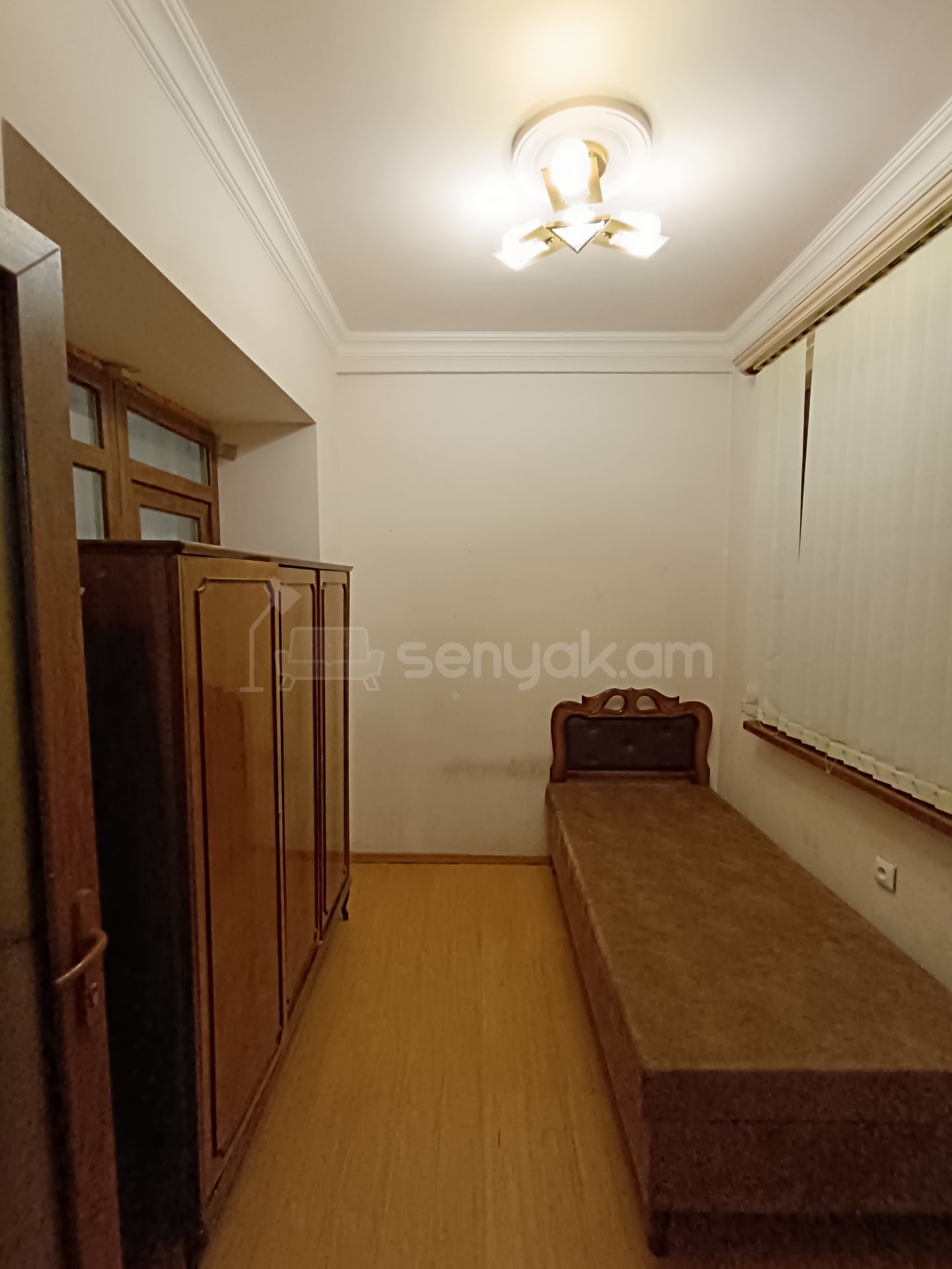 3 Սենյականոց Բնակարան Քարե Շենքում, 60քմ, 4/5 հարկ, Կապիտալ Վերանորոգված, Կահավորված
