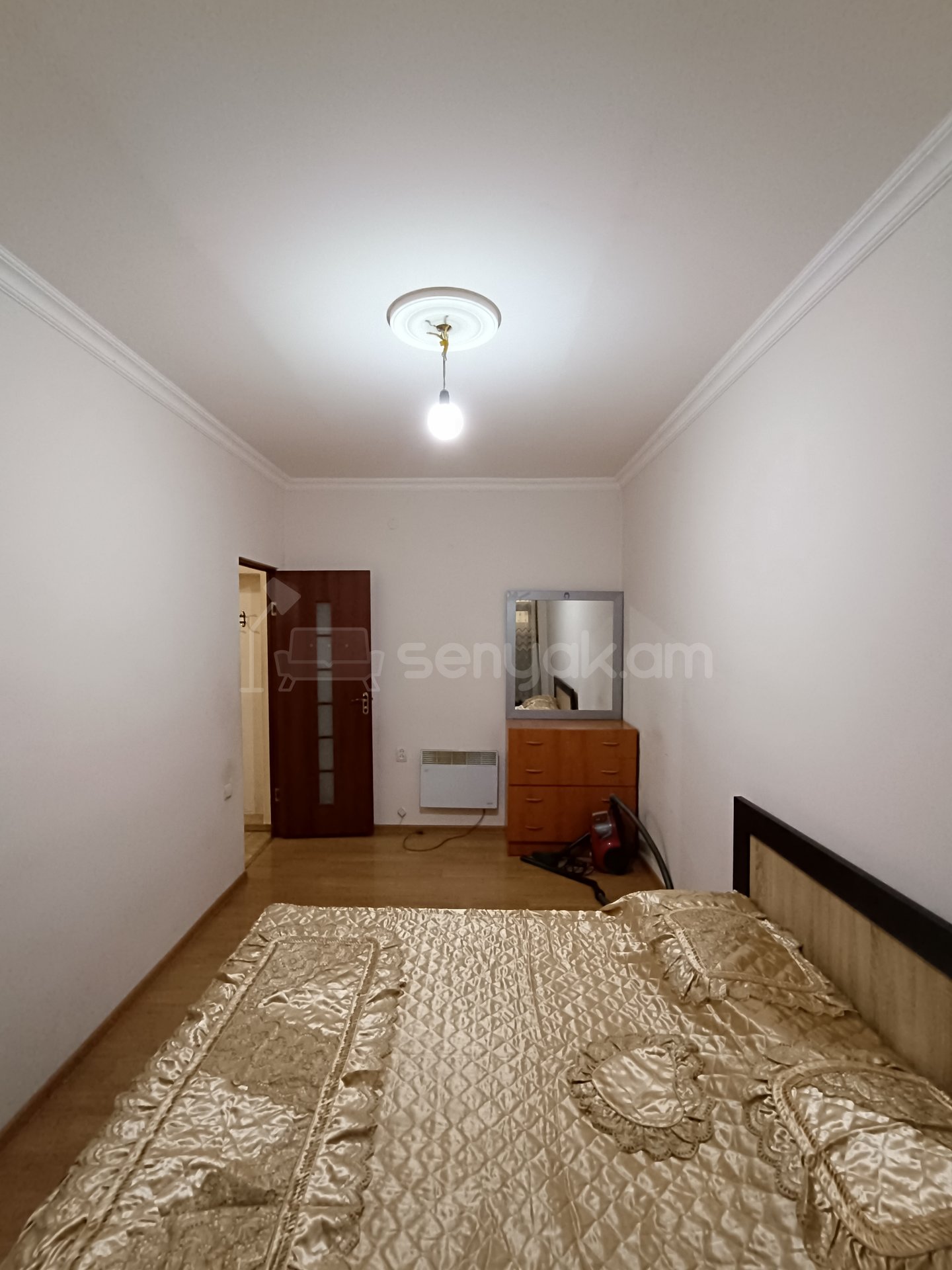 3 Սենյականոց Բնակարան Քարե Շենքում, 60քմ, 4/5 հարկ, Կապիտալ Վերանորոգված, Կահավորված