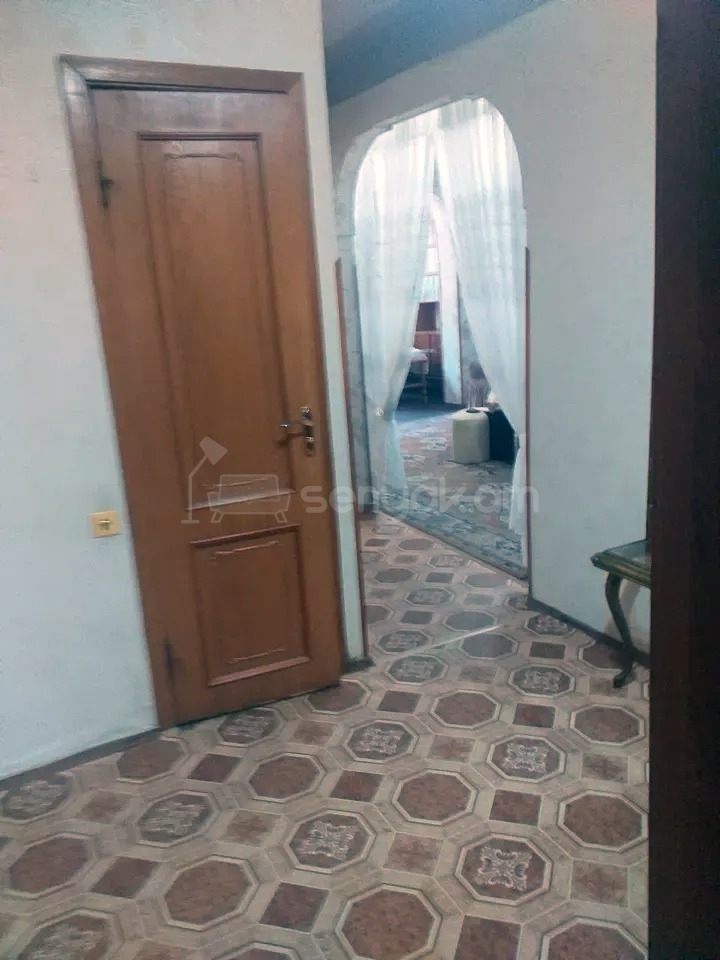 2 Սենյականոց Բնակարան Քարե Շենքում, 55քմ, 1/4 հարկ, Կոսմետիկ Վերանորոգված, Կահավորված