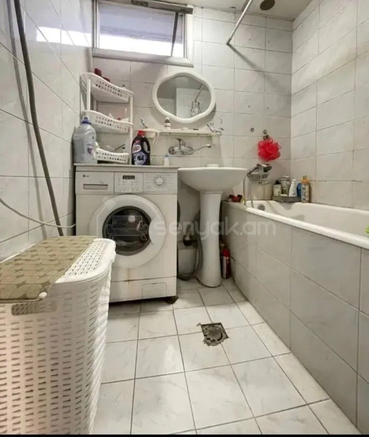 3 Սենյականոց Բնակարան Քարե Շենքում, 80քմ, 4/5 հարկ, Կոսմետիկ Վերանորոգված