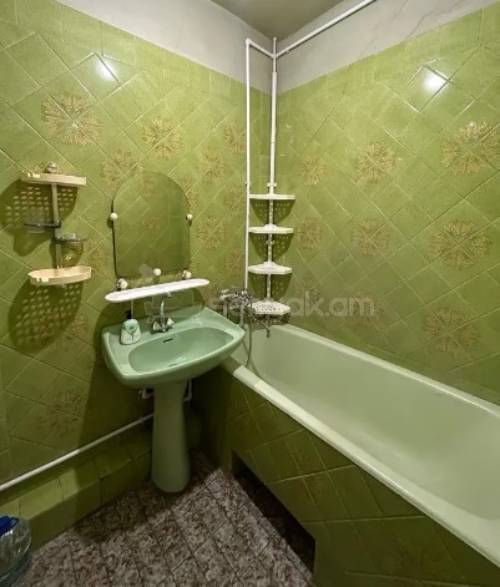 3 Սենյականոց Բնակարան Քարե Շենքում, 90քմ, 5/5 հարկ, Կոսմետիկ Վերանորոգված, Կահավորված