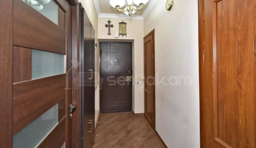3 Սենյականոց Բնակարան Քարե Շենքում, 72քմ, 1/5 հարկ, Կոսմետիկ Վերանորոգված, Կահավորված