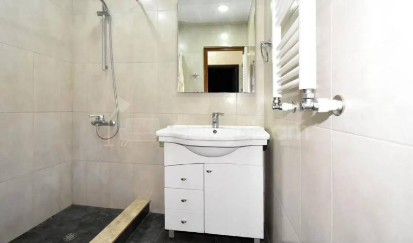 3 Սենյականոց Բնակարան Քարե Շենքում, 72քմ, 1/5 հարկ, Կոսմետիկ Վերանորոգված, Կահավորված