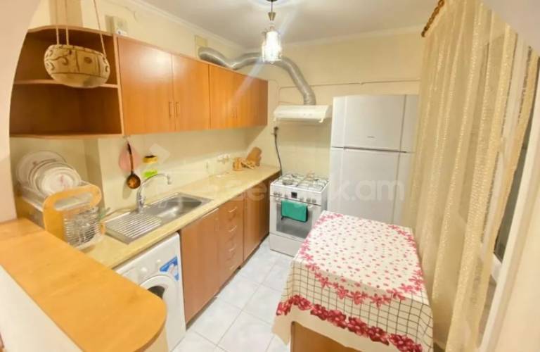 2 Սենյականոց Բնակարան Քարե Շենքում, 51քմ, 5/5 հարկ, Կապիտալ Վերանորոգված, Կահավորված