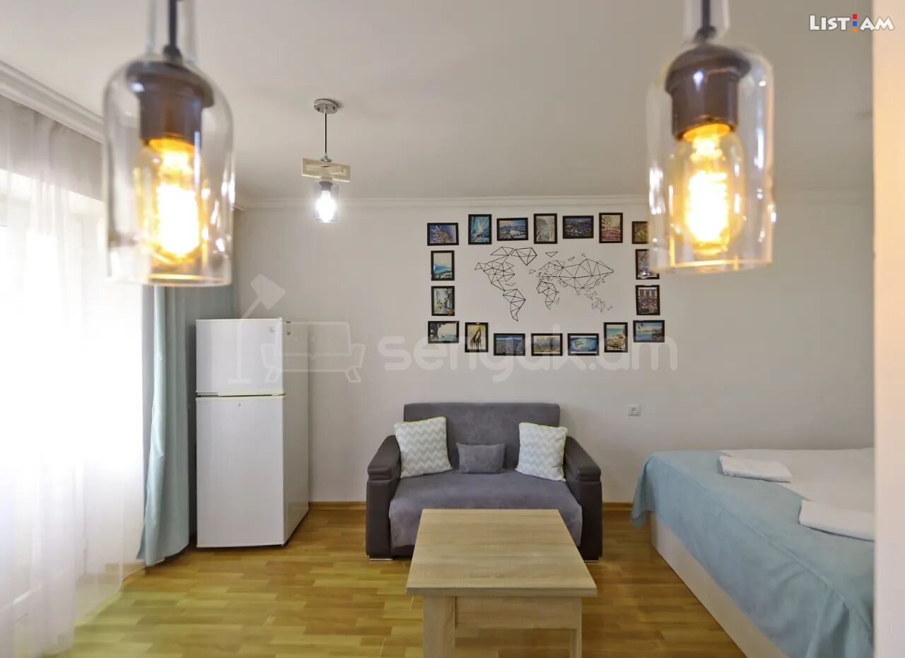 2 Սենյականոց Բնակարան Քարե Շենքում, 27քմ, 4/5 հարկ, Դիզայներական Վերանորոգված