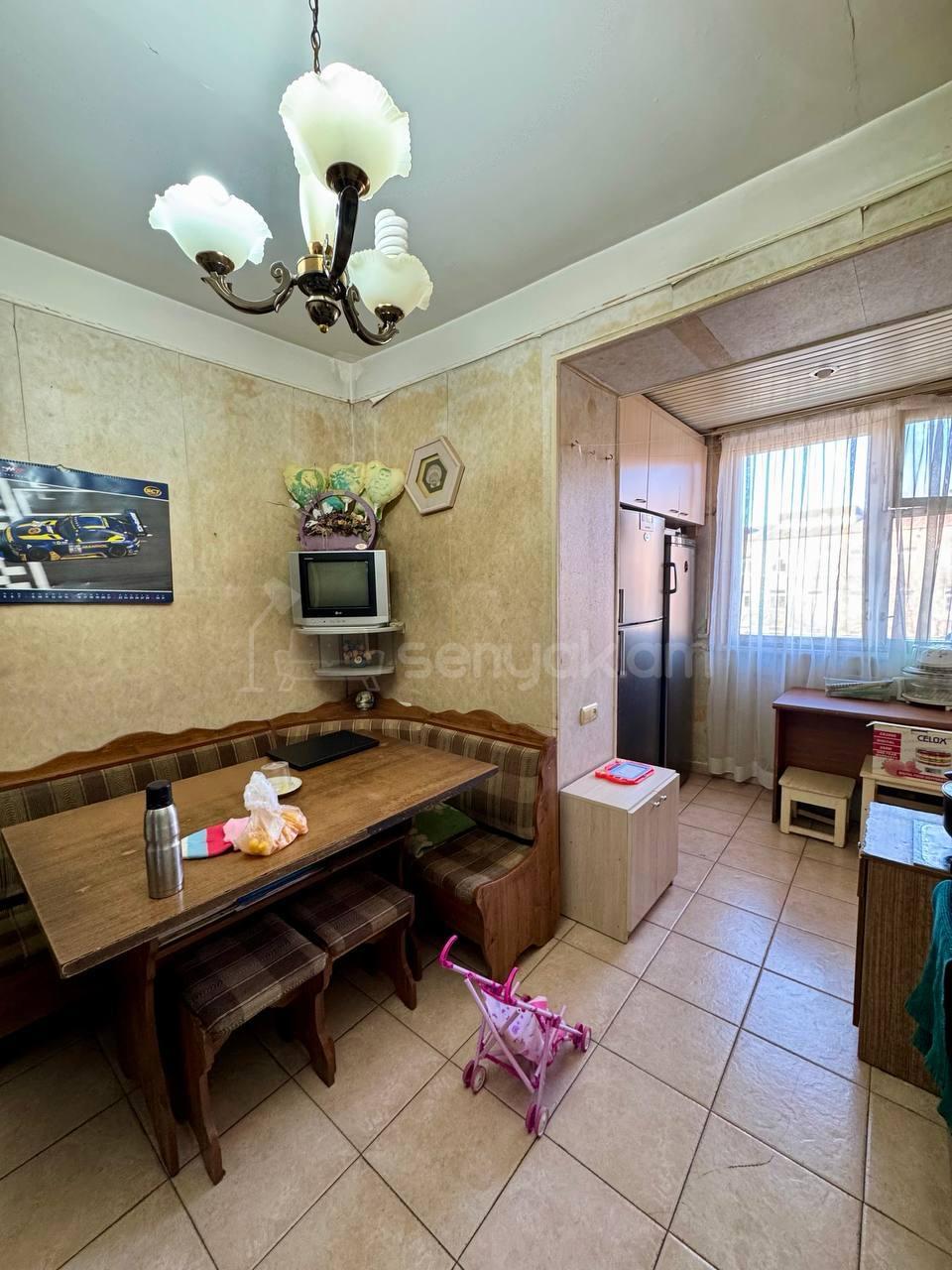 3 Սենյականոց Բնակարան Քարե Շենքում, 77քմ, 4/5 հարկ, Կոսմետիկ Վերանորոգված