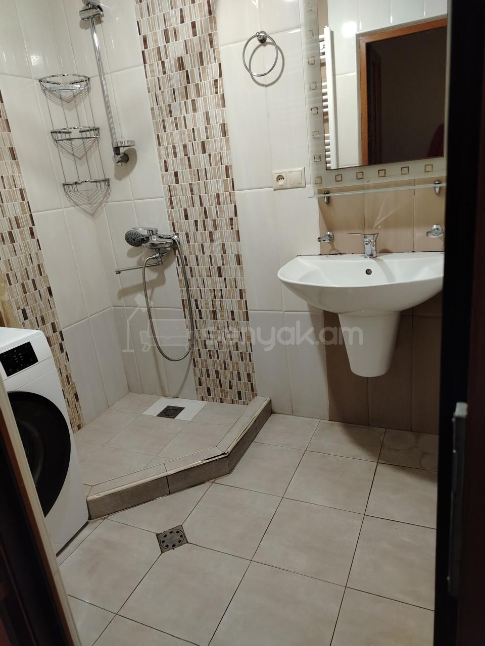 3 Սենյականոց Բնակարան, 97քմ, 3/9 հարկ, Նորմալ Վիճակում