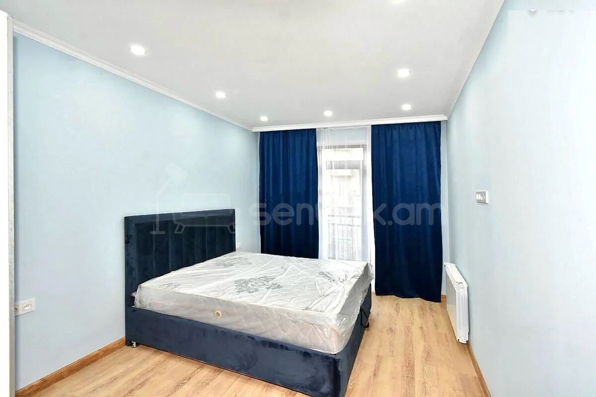 3 Սենյականոց Բնակարան Քարե Շենքում, 85քմ, 4/5 հարկ, Դիզայներական Վերանորոգված