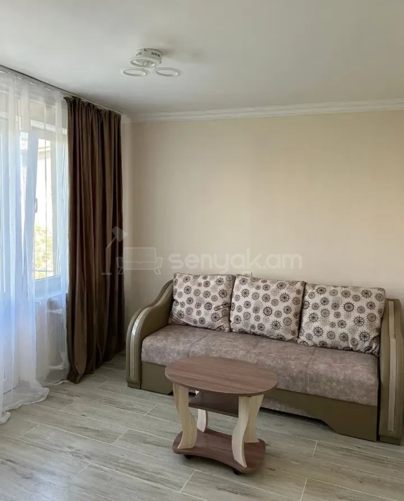 1 Սենյականոց Բնակարան, 33քմ, 4/4 հարկ, Դիզայներական Վերանորոգված, Կահավորված
