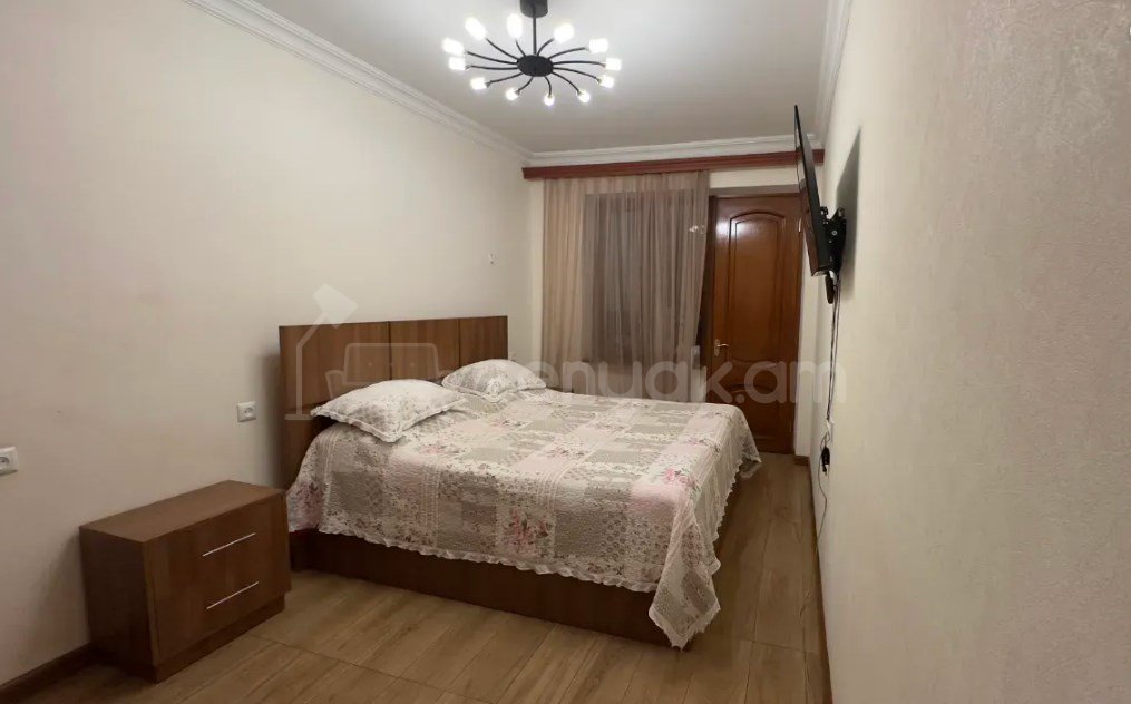 2 Սենյականոց Բնակարան Քարե Շենքում, 72քմ, 2/5 հարկ, Դիզայներական Վերանորոգված, Կահավորված, Արևկող