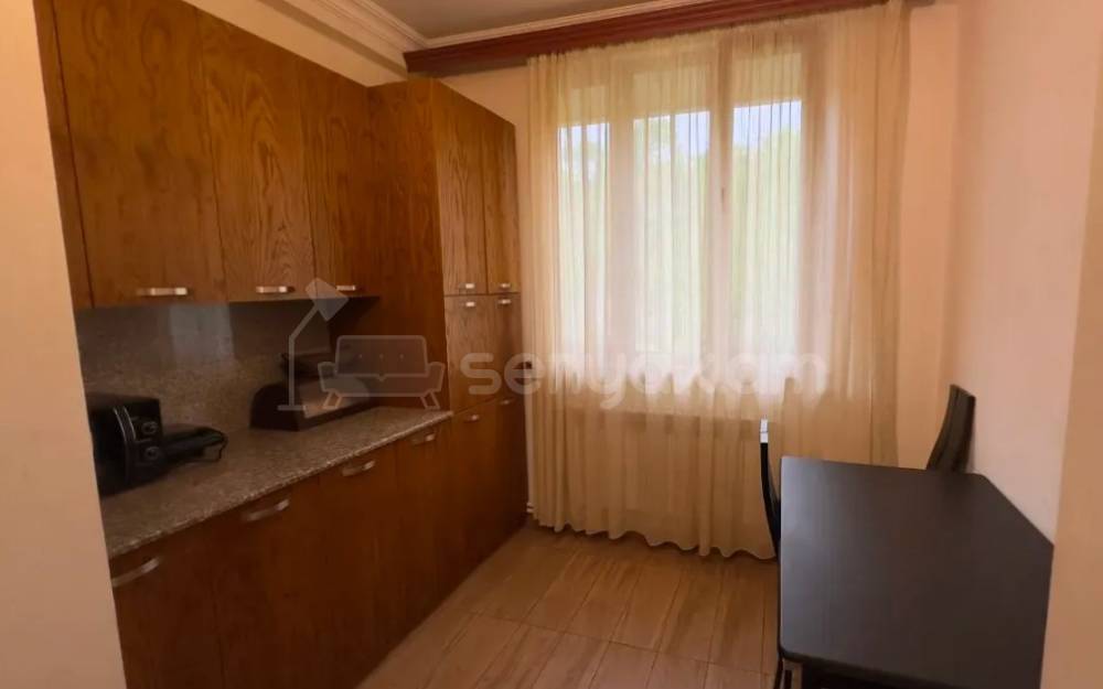 2 Սենյականոց Բնակարան Քարե Շենքում, 72քմ, 2/5 հարկ, Դիզայներական Վերանորոգված, Կահավորված, Արևկող