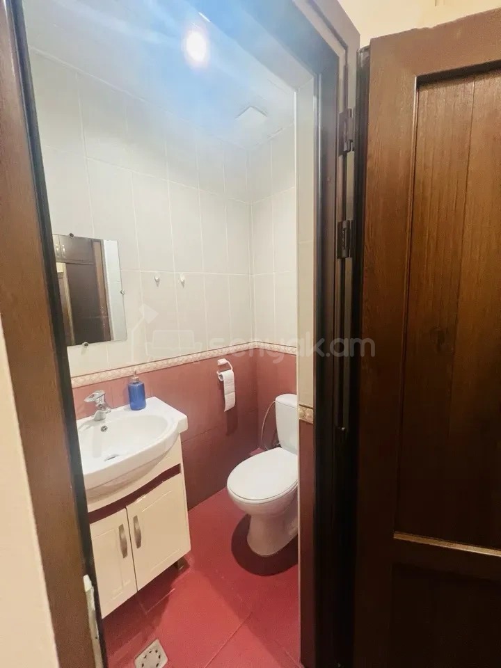 2 Սենյականոց Բնակարան Քարե Շենքում, 50քմ, 4/5 հարկ, Կապիտալ Վերանորոգված, Կահավորված