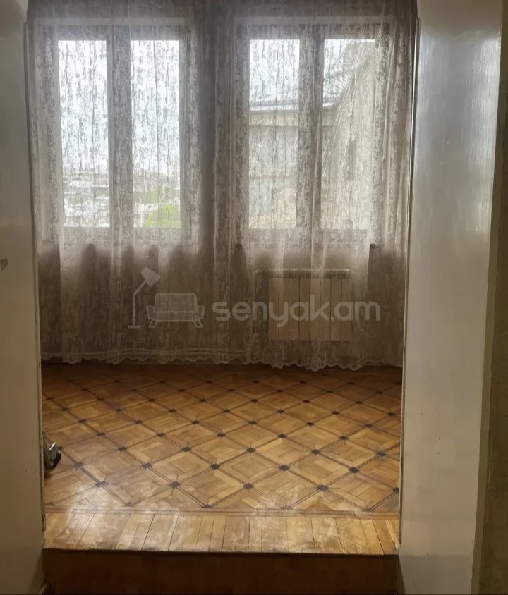3 Սենյականոց Բնակարան Քարե Շենքում, 77քմ, 4/4 հարկ, Նորմալ Վիճակում