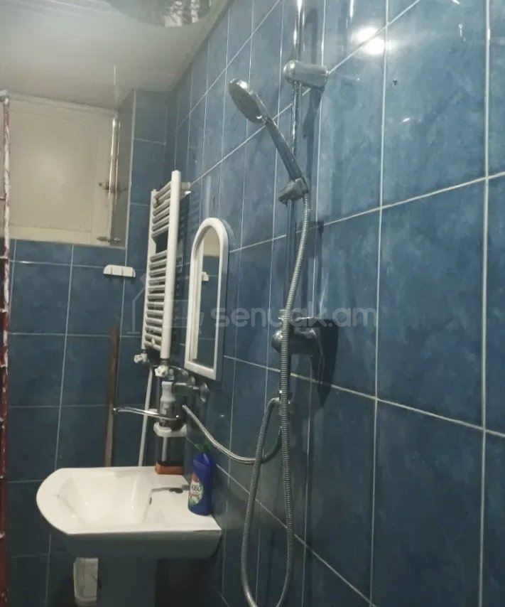 2 Սենյականոց Բնակարան Քարե Շենքում, 56քմ, 3/5 հարկ, Նորմալ Վիճակում, Կահավորված