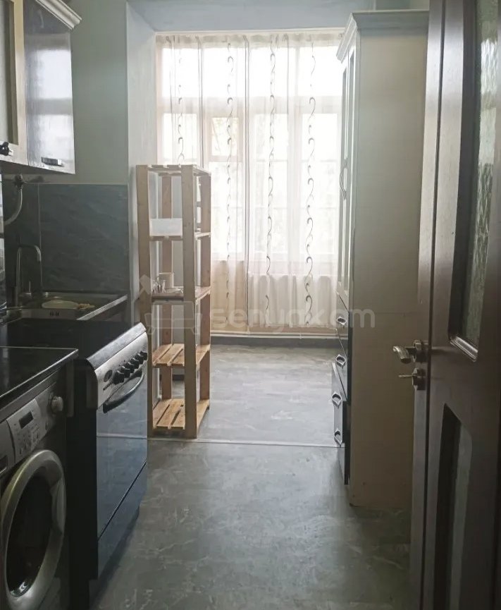 2 Սենյականոց Բնակարան Քարե Շենքում, 56քմ, 3/5 հարկ, Նորմալ Վիճակում, Կահավորված