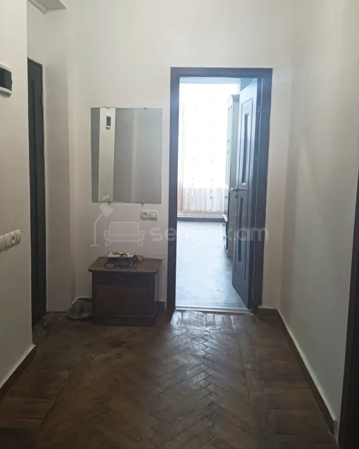 2 Սենյականոց Բնակարան Քարե Շենքում, 56քմ, 3/5 հարկ, Նորմալ Վիճակում, Կահավորված