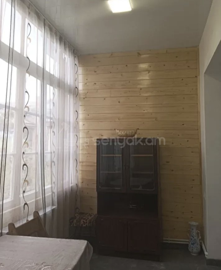 2 Սենյականոց Բնակարան Քարե Շենքում, 56քմ, 3/5 հարկ, Նորմալ Վիճակում, Կահավորված
