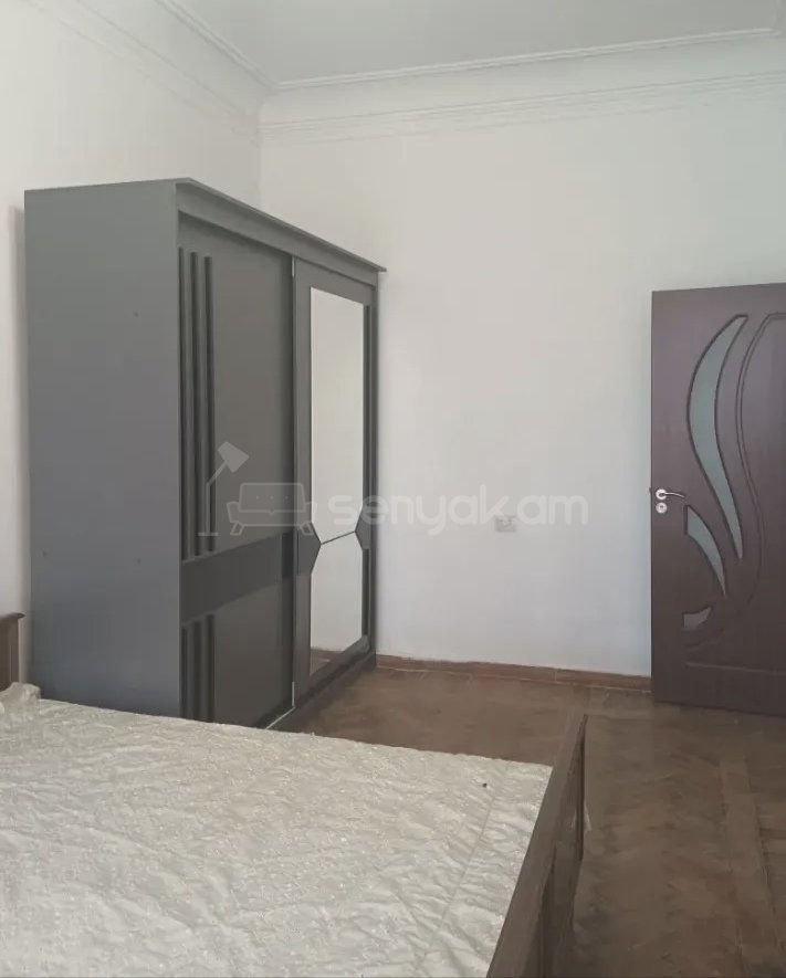 2 Սենյականոց Բնակարան Քարե Շենքում, 56քմ, 3/5 հարկ, Նորմալ Վիճակում, Կահավորված