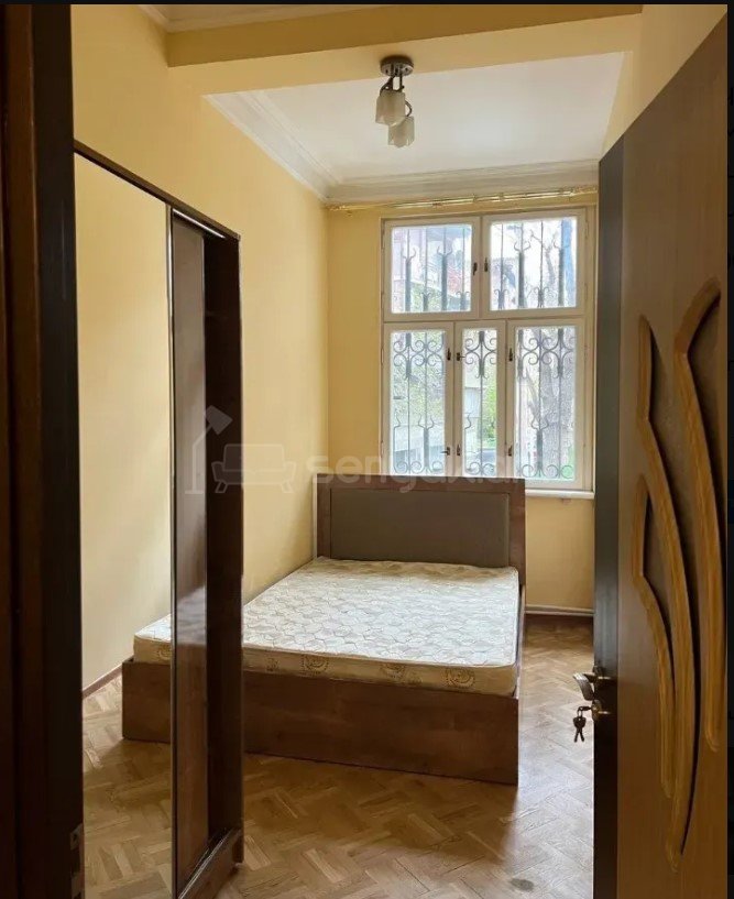3 Սենյականոց Բնակարան Քարե Շենքում, 60քմ, 2/5 հարկ, Կապիտալ Վերանորոգված, Կահավորված