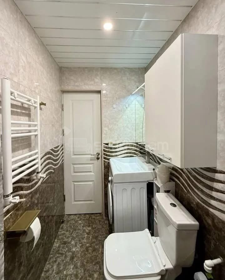 2 Սենյականոց Բնակարան Քարե Շենքում, 32քմ, 5/5 հարկ, Կապիտալ Վերանորոգված